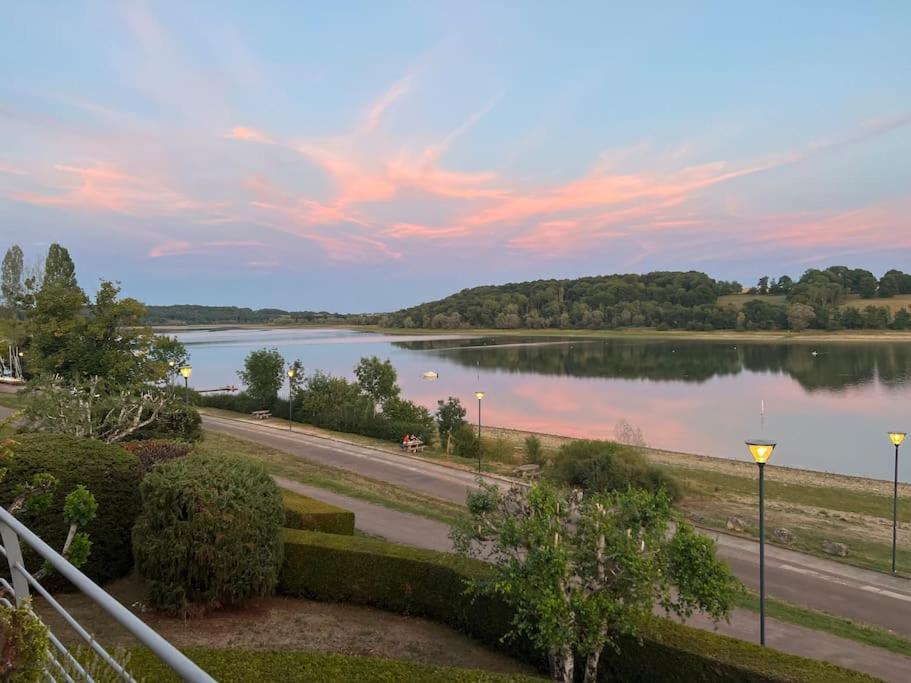 Maison Cadre Paisible Face Au Lac Peigney エクステリア 写真